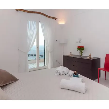 Holiday park Elegante Con Vista Mozzafiato Sul Mare Di Amalfi