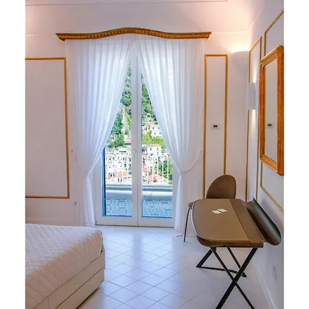 Elegante Con Vista Mozzafiato Sul Mare Di