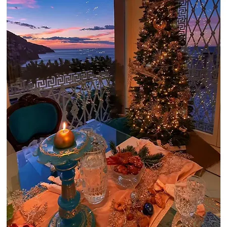 Elegante Con Vista Mozzafiato Sul Mare Di Holiday park Amalfi